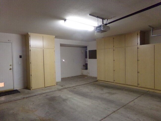 Building Photo - Tempe home