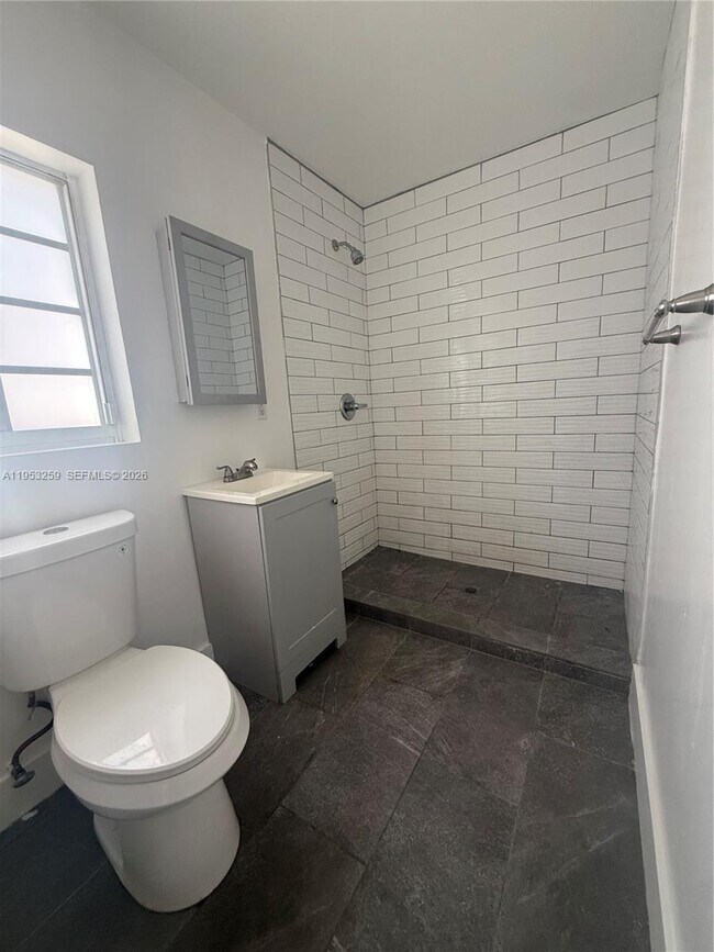 Building Photo - 912 Euclid Ave