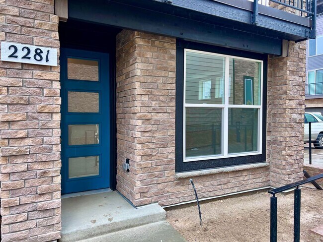 Building Photo - Welcome to Downtown Superior!! Make this L...