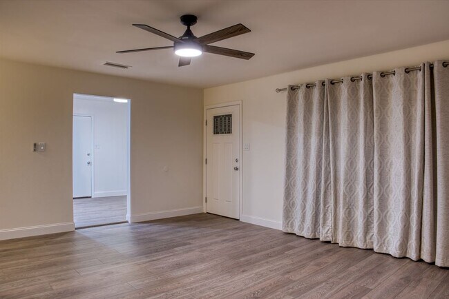 Foto del edificio - 1009 E Alexander Ave