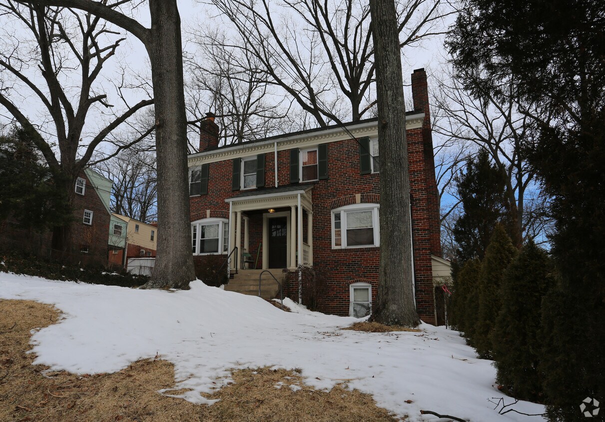 Building Photo - 908 Hudson Ave