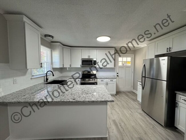 Building Photo - Beautiful home on nice street in Cherryville