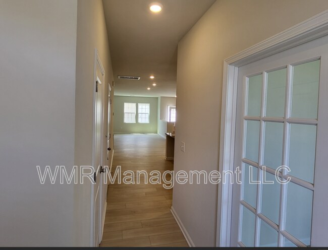 Building Photo - 15612 Country House St