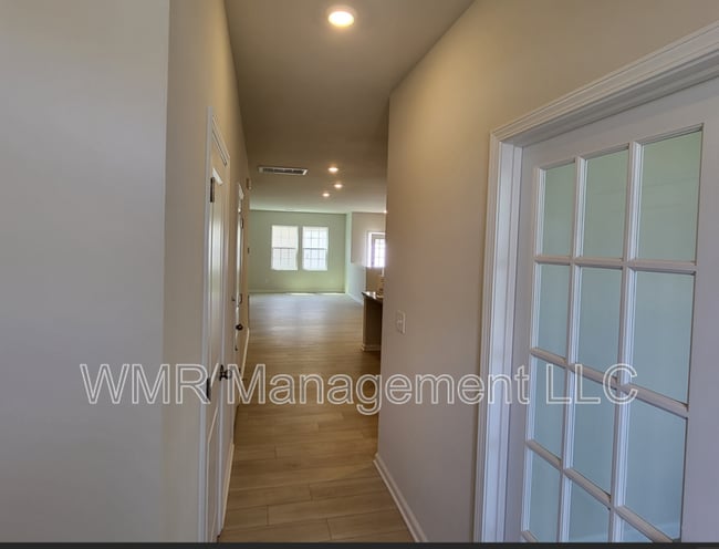 Foto del edificio - 15612 Country House St