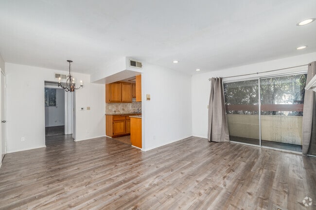 1BR, 1BA - 700SF - Living Room - 14950 Burbank Blvd