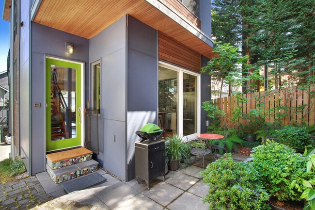 Photo - 216 26th Ave E House