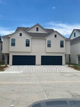 Building Photo - 1018 Bengal Crossing Ave