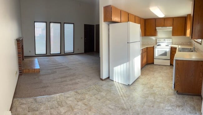 Building Photo - 1122