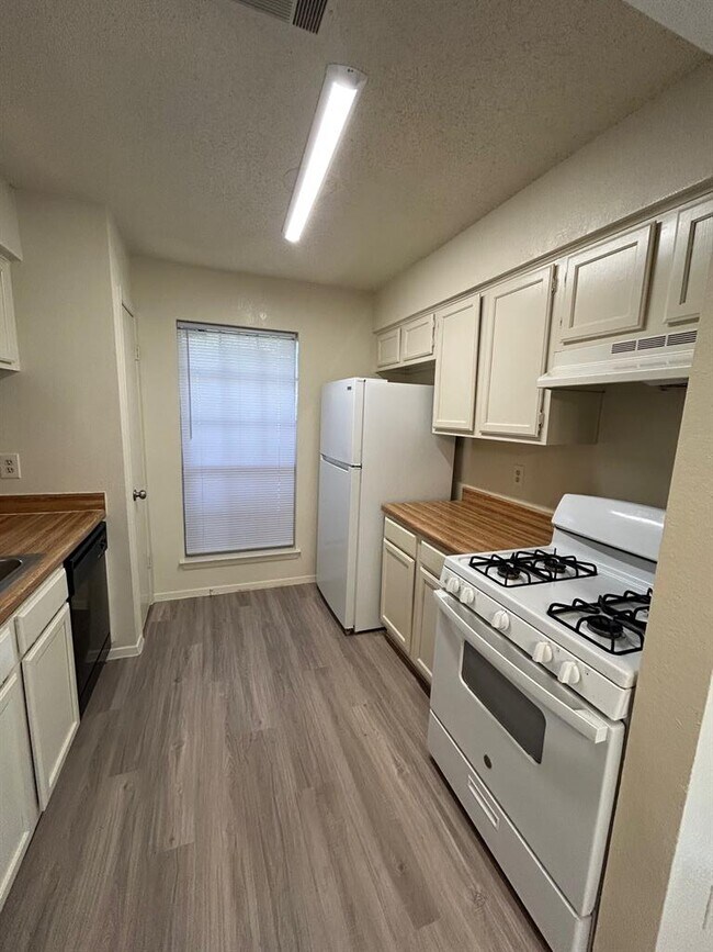 Foto del edificio - 521 Greenlawn Blvd