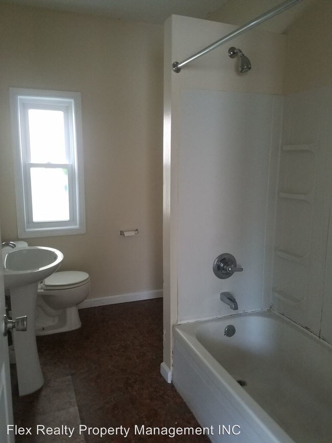 Building Photo - 2 br, 1 bath House - 3502 Leybourne Ave
