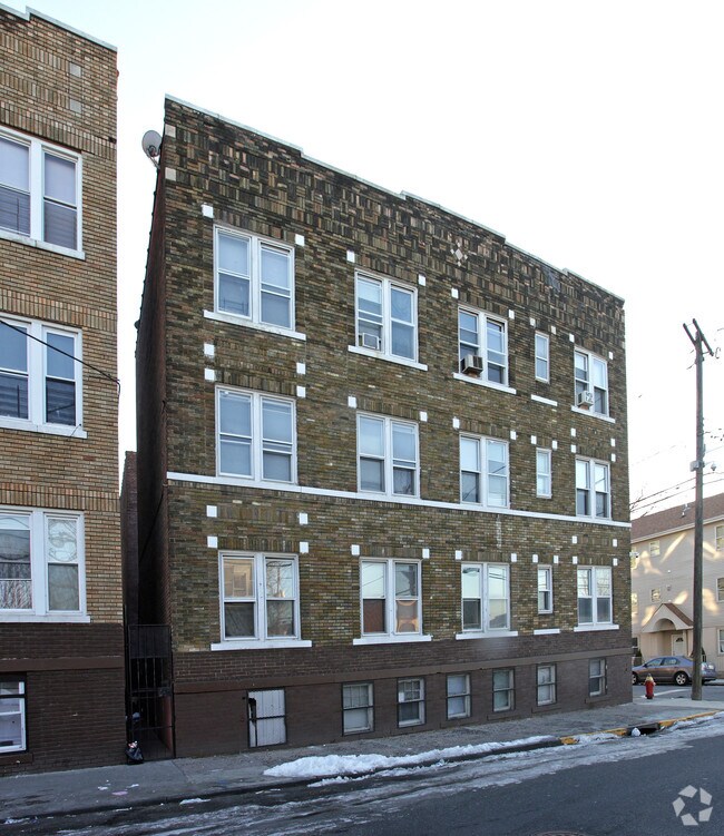 Building Photo - 30-32 12th Ave
