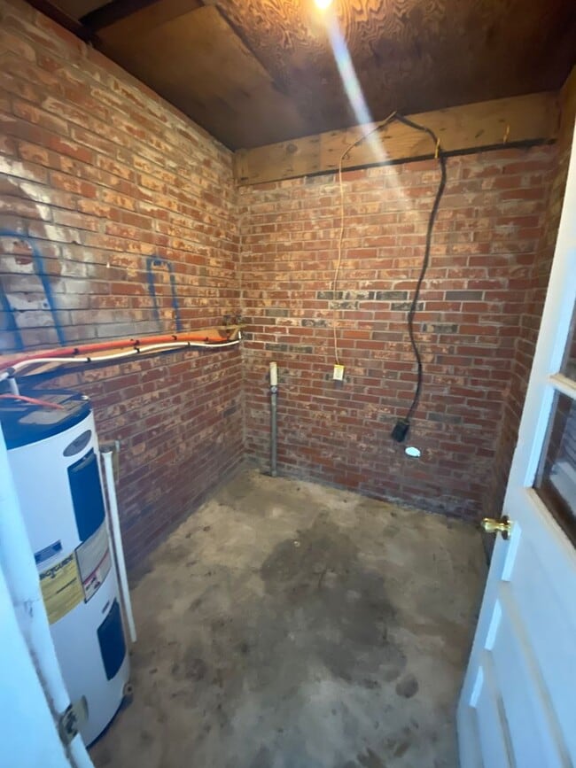 Building Photo - 208 Rosemont Dr