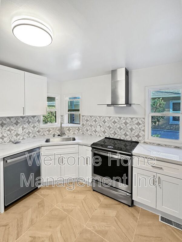 Building Photo - 5808 Estates Dr