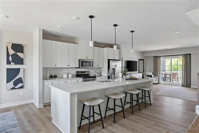 Building Photo - 8049 Lake Laurel Ln