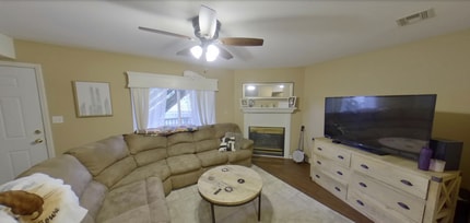 Building Photo - 1947 Crescent Dr