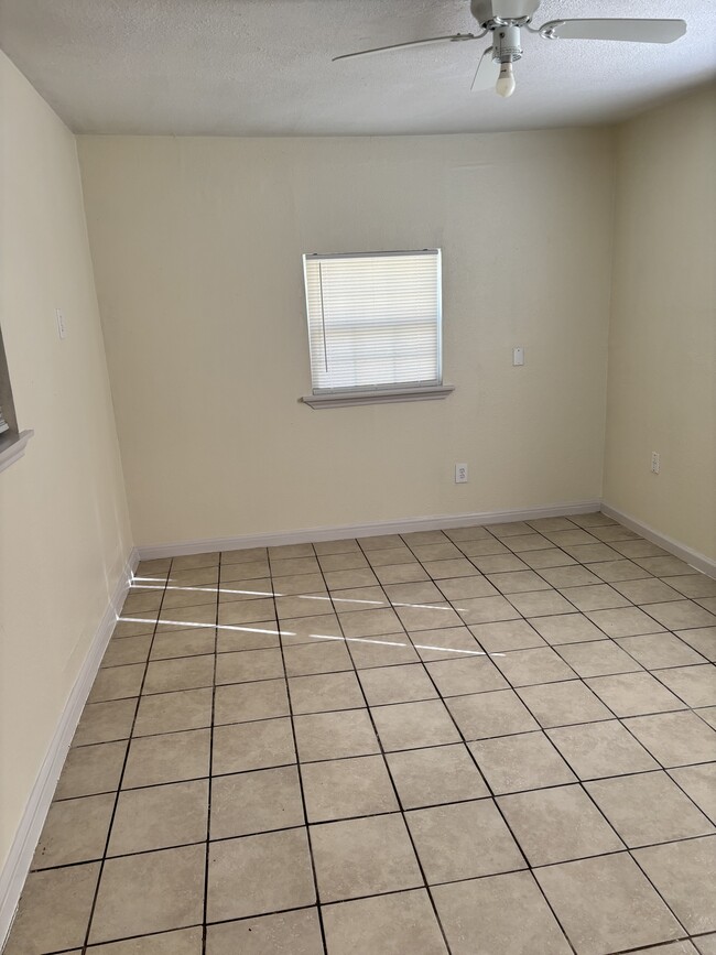 Building Photo - 2225 W Olmos Dr