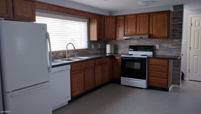 Building Photo - 834 Panorama Dr