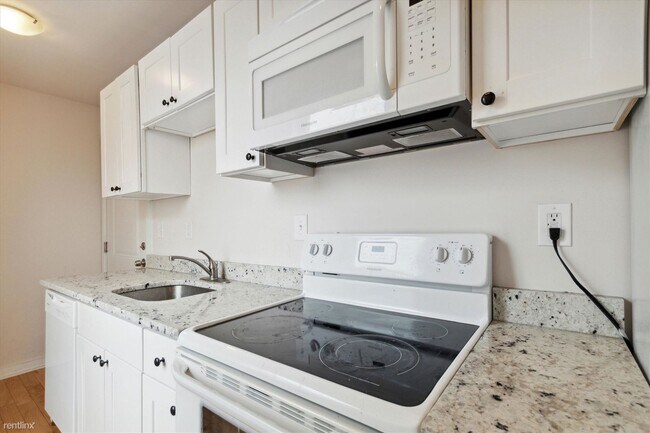Foto del edificio - Studio, 1 bath Triplex - 1204 E PALMER ST ...