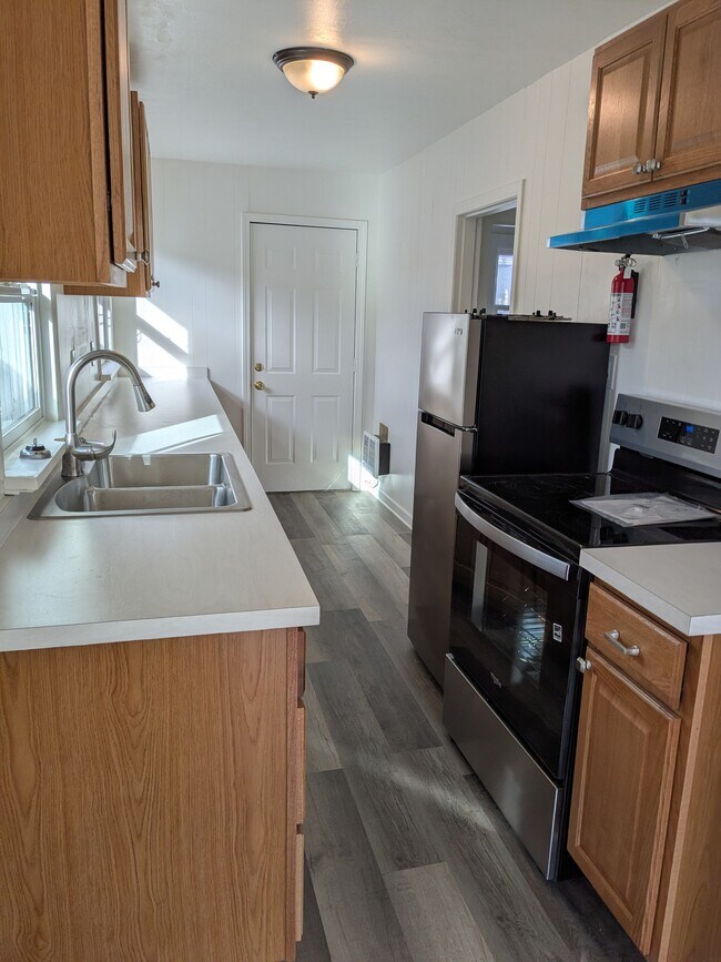 Foto del edificio - 241 E Main St