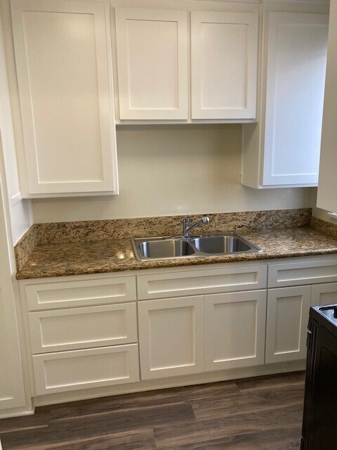 Building Photo - 132 N Maple