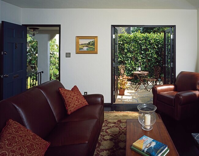 Building Photo - 124 Carr Dr