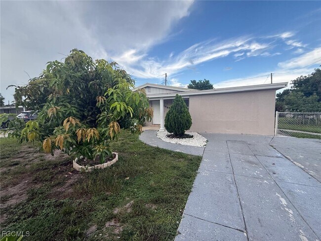 Foto del edificio - 1665 Henderson Ave