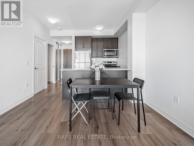 Photo du bâtiment - 349-349 Rathburn Rd W