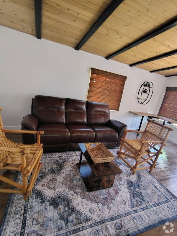 Building Photo - 2447 Bancroft Dr