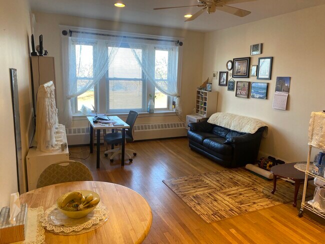 Building Photo - 521 Beacon St