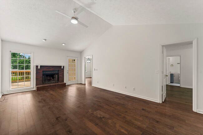 Foto del edificio - 4658 Thoroughbred Ln