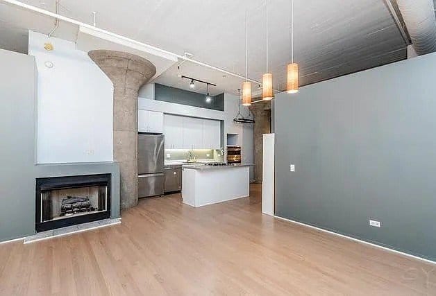 Photo - 728 W Jackson Blvd Apartment