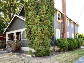 Building Photo - 240 NW 9th St