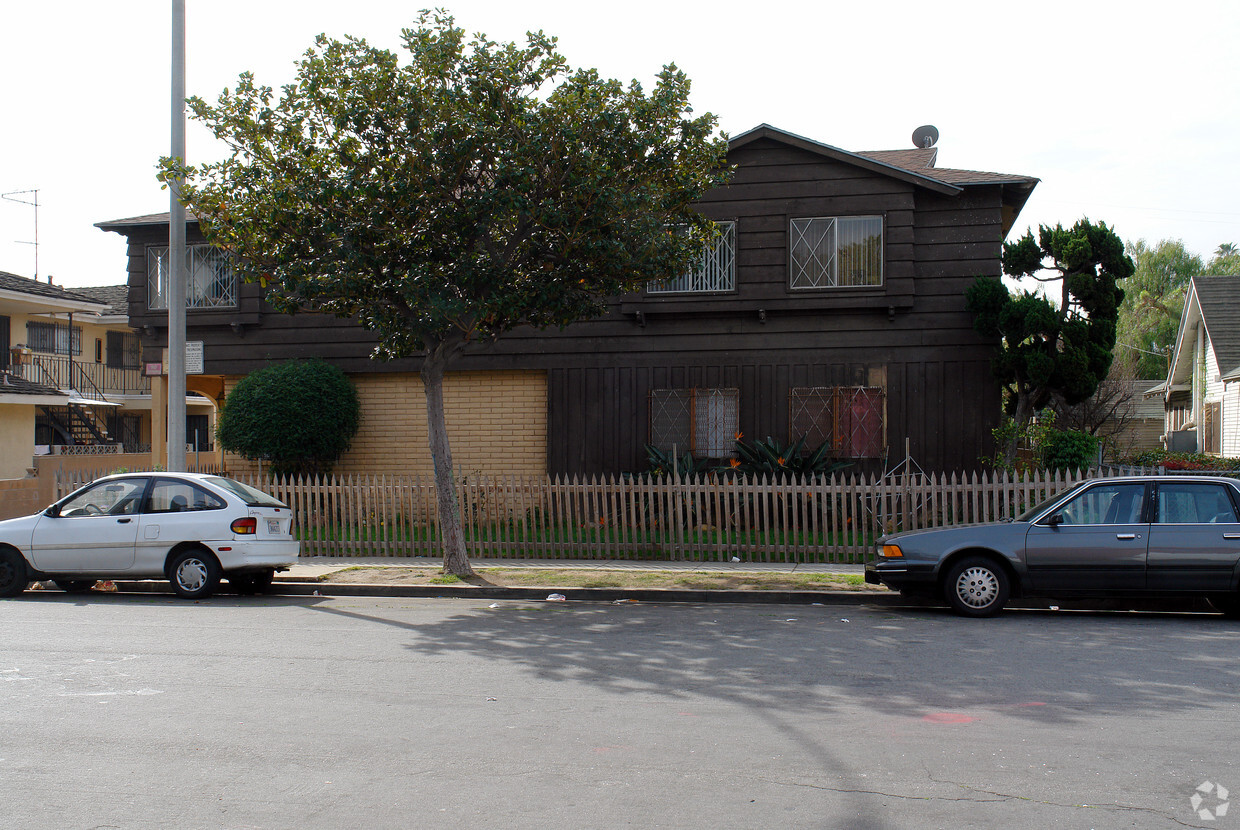 Building Photo - 404 E 97th St