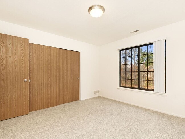 Building Photo - Tanglewood Apartments