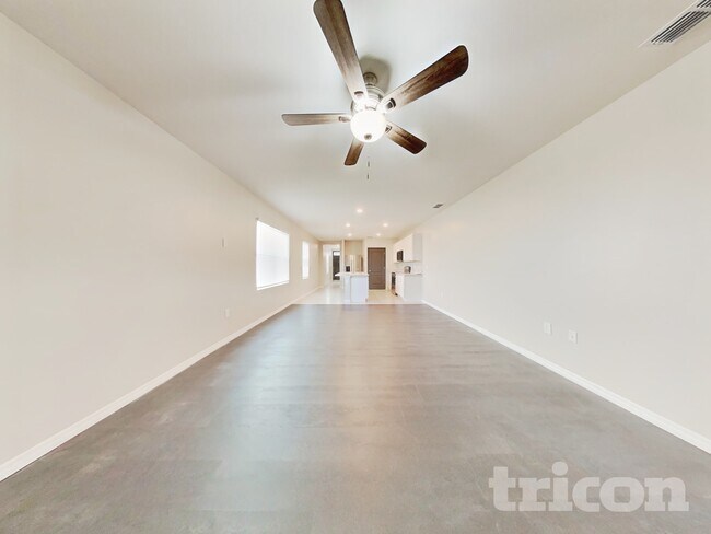 Foto del edificio - 4447 Blue Rock Dr