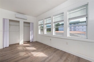 Building Photo - 501 SW 6th Ct