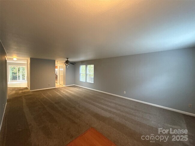 Foto del edificio - 2937 Royal Fern Ln