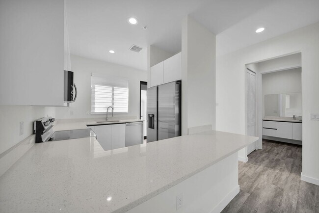 Foto del edificio - 4502 Orchid Blvd