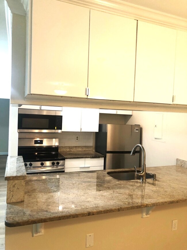 Building Photo - 18300 Streamside Dr