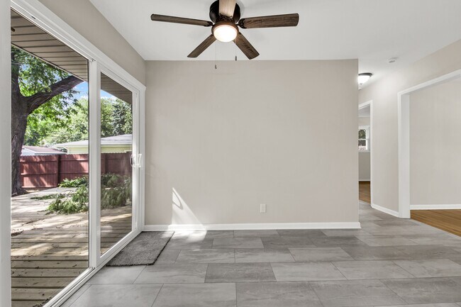 Building Photo - 834 Harding Ave