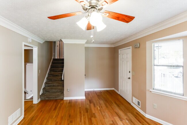 Building Photo - 4006 Tanglewood Rd