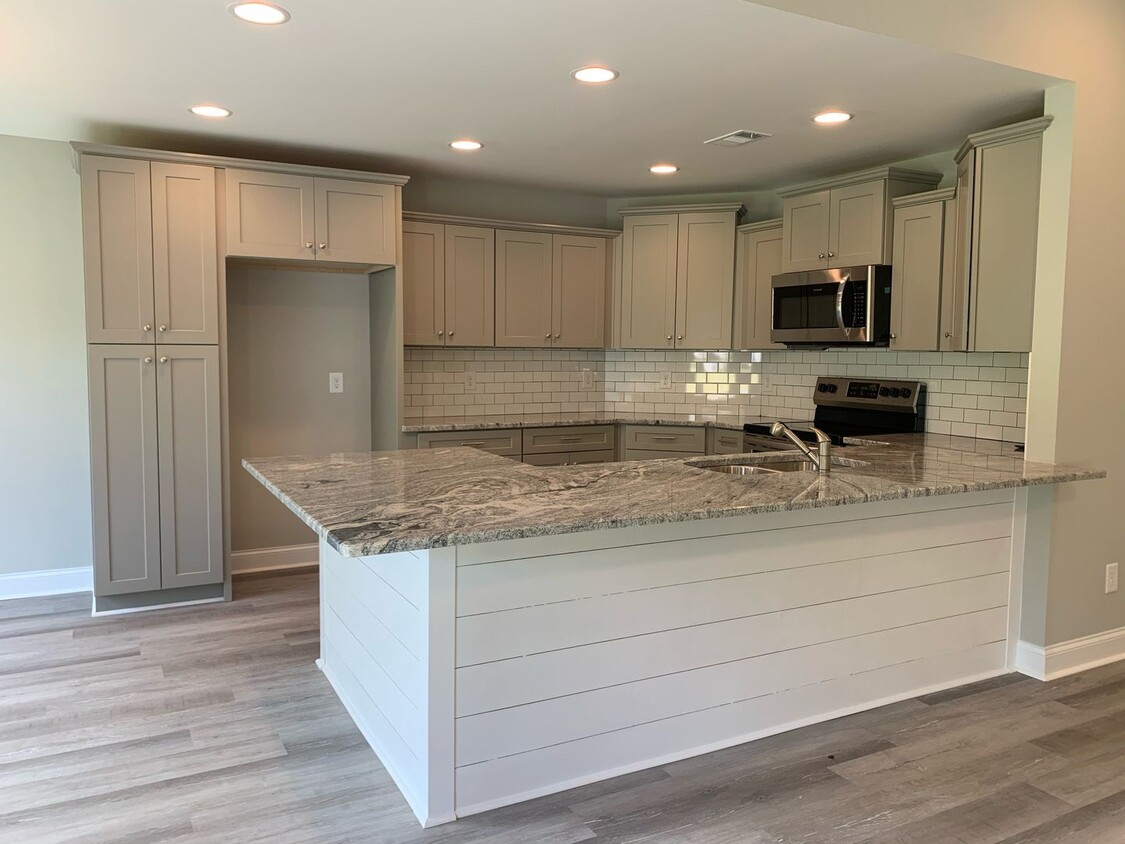 Foto principal - Beautiful Home Available in Opelika!
