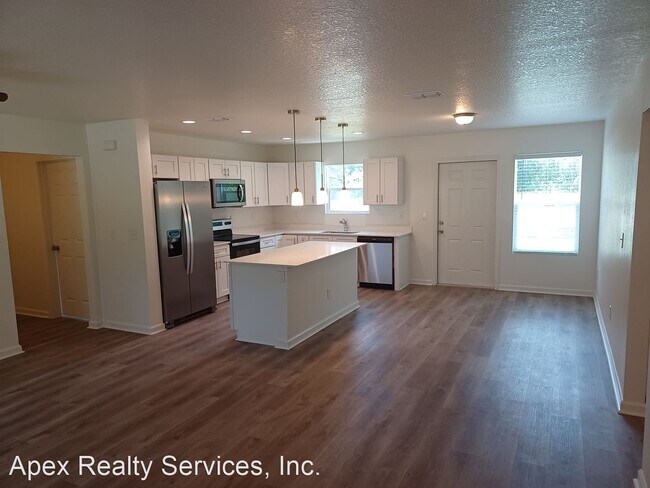 Building Photo - 3 br, 2 bath House - 10350 Dillon Ave