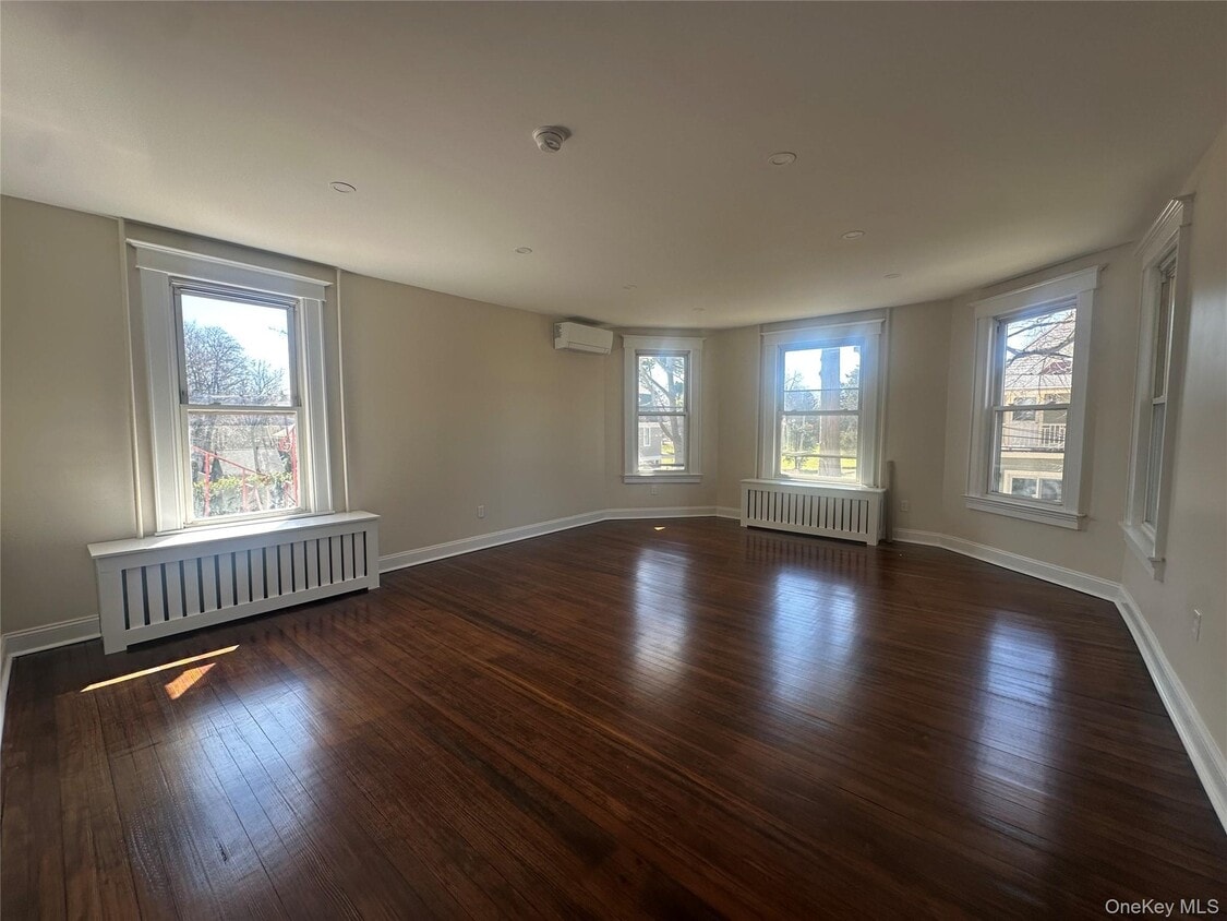 Photo - 55 Sea Cliff Ave (Sea Cliff, NY)