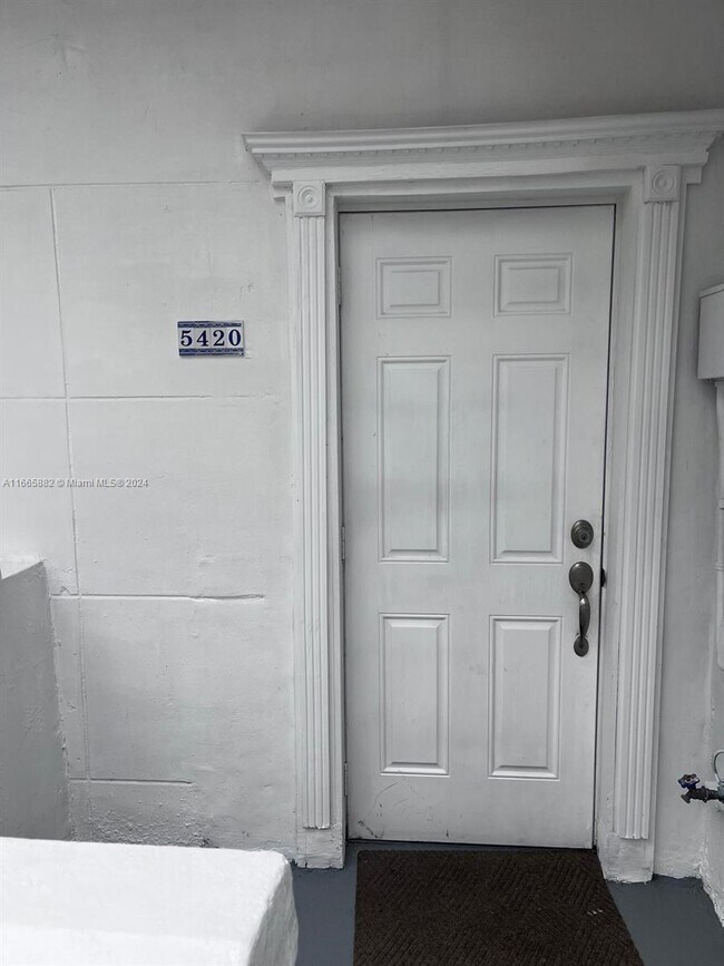 Foto del edificio - 5420 Orduna Dr