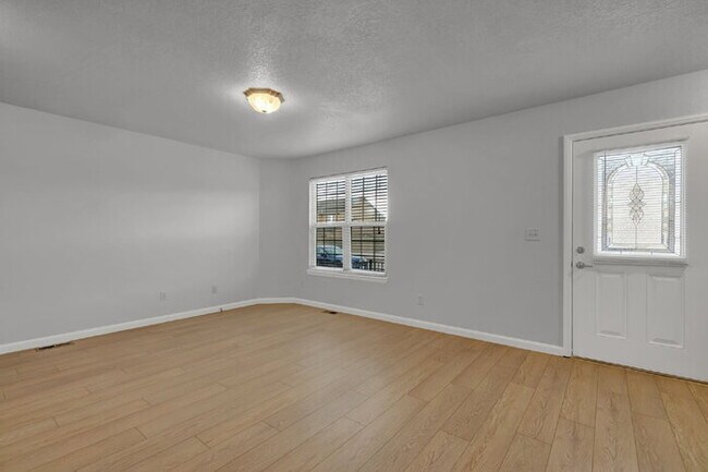 Foto del edificio - Fully Renovated 2-Bedroom Townhome Near Ft. Carson with 2-Car Garage