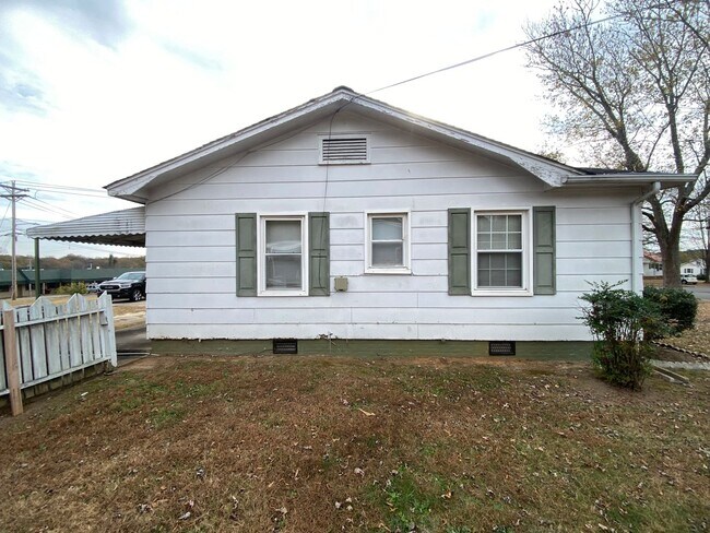 Building Photo - 2/1 Home in Shelby, NC