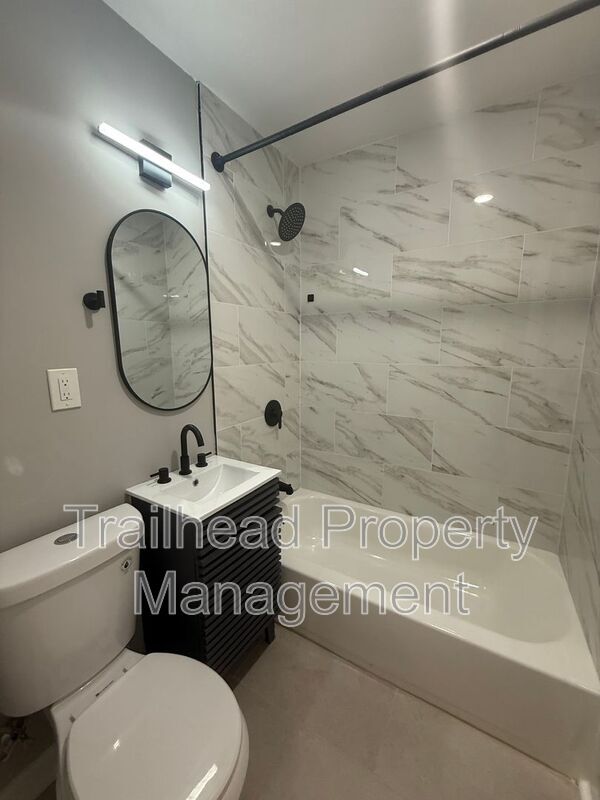 Foto del edificio - 6425 Brookside Rd