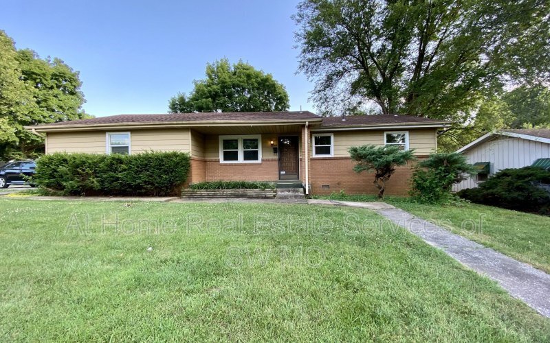 1108 W Broadmoor St, Springfield, MO 65807 House Rental in