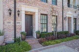 Building Photo - 14985 Oak St